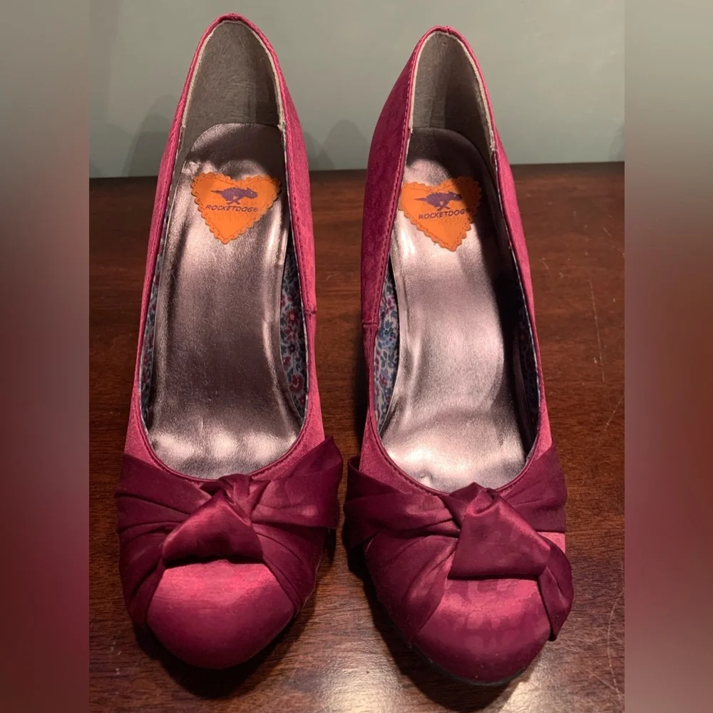 Plum Rocket Dog with cute detailing - Picture 1 of 4